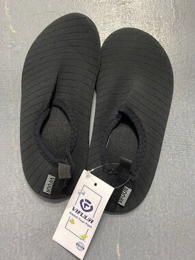 Vifulur Black Slip-On Water Shoes